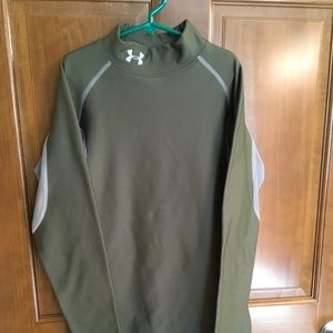 Under Armor Metal medium in good shape